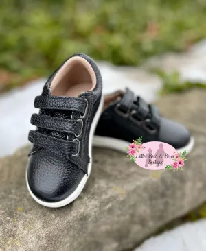 Solid Black Tennis Shoes